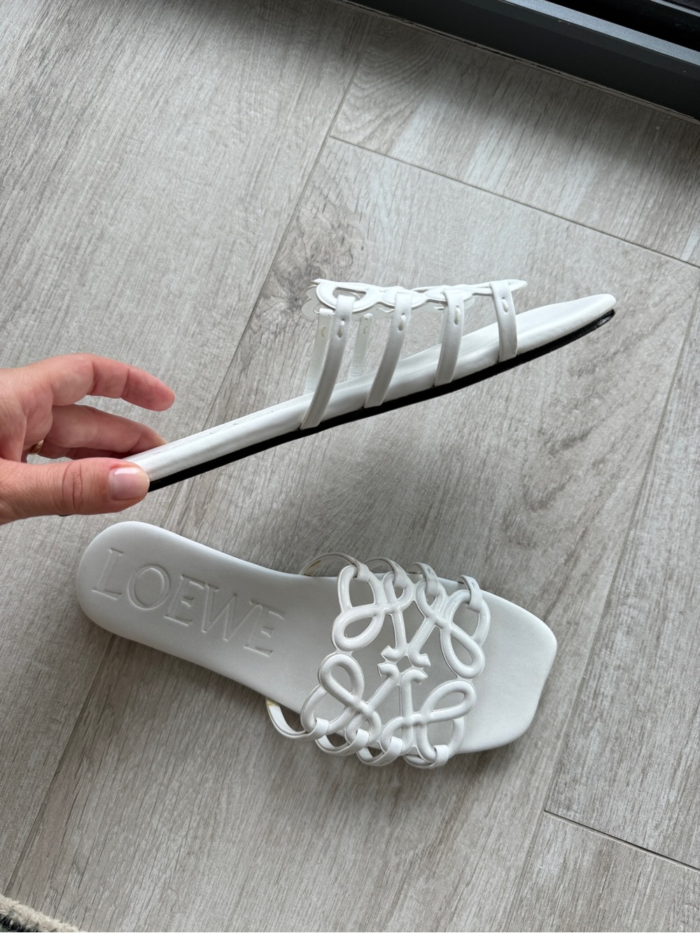 Loewe Sandals White Petal Anagram Slides Sz 39 - Picture 3 of 11